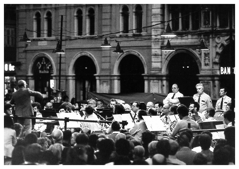 Festa di Ferragosto organizzata in piazza Unità a Trieste dall'Azienda di soggiorno e turismo